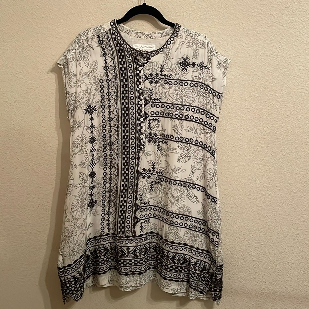Johnny Was Biya 100% silk embroidered dress . Excellent new cond. Oversized